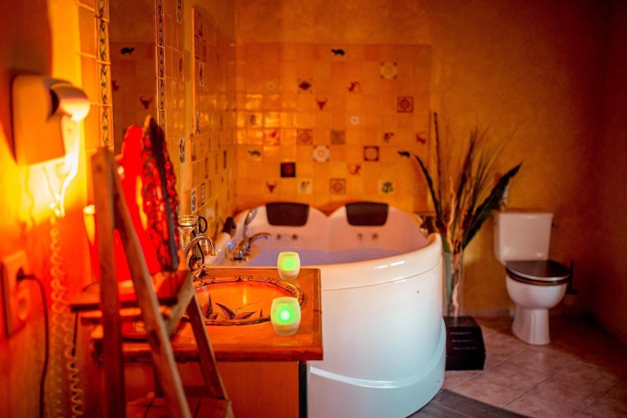 Domaine De La Croix Du Vexin Bed & Breakfast Themericourt ภายนอก รูปภาพ